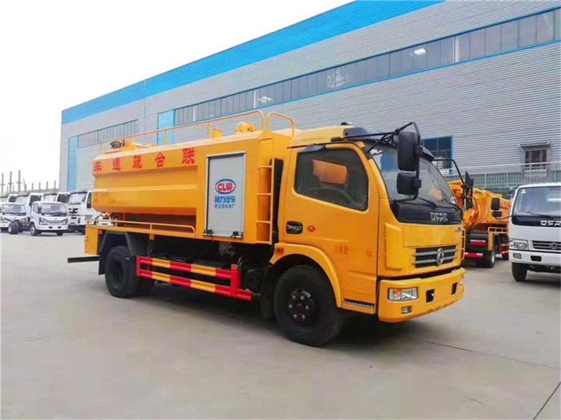 東風多利卡清洗吸污車
