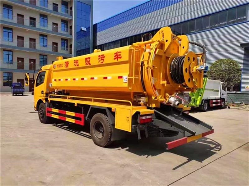 東風多利卡清洗吸污車