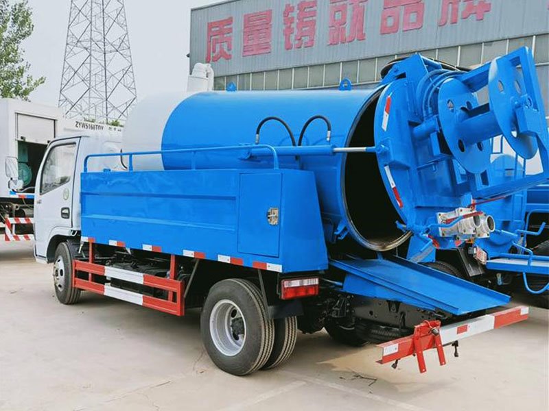 東風(fēng)大型小型高壓清洗吸污兩用一體車(chē)