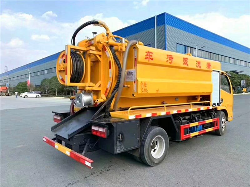 國六小多利卡6方清洗吸污車