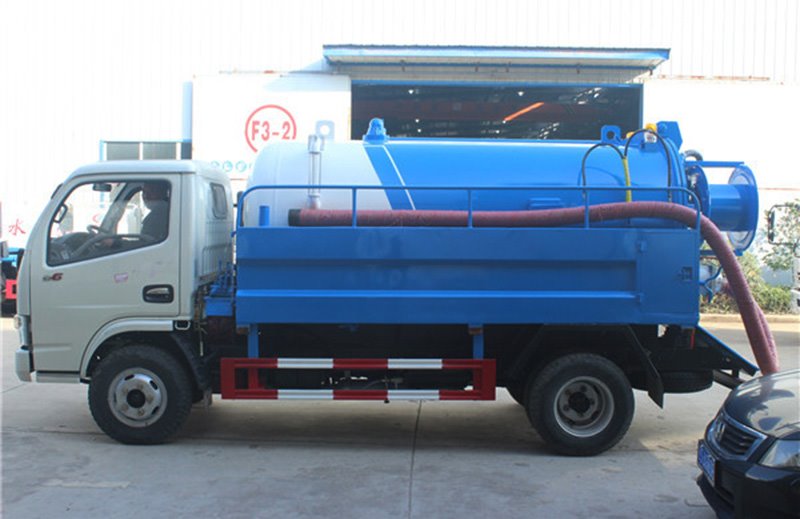 藍牌東風小多利卡清洗吸污車
