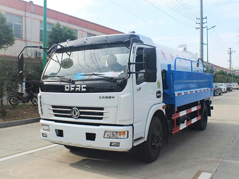 東風大多利卡8方清洗吸污車