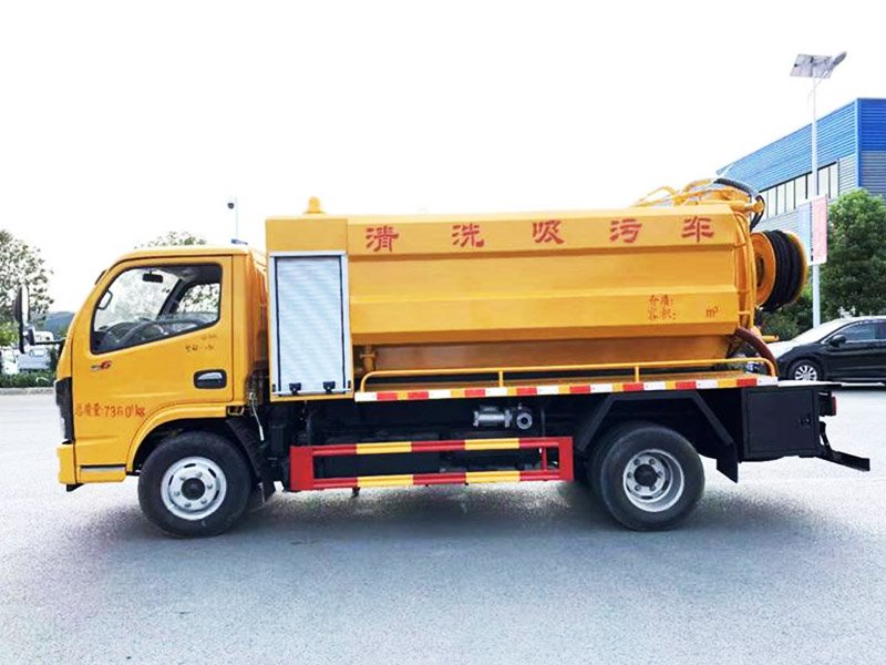 藍(lán)牌清洗吸污兩用車(chē)的價(jià)格