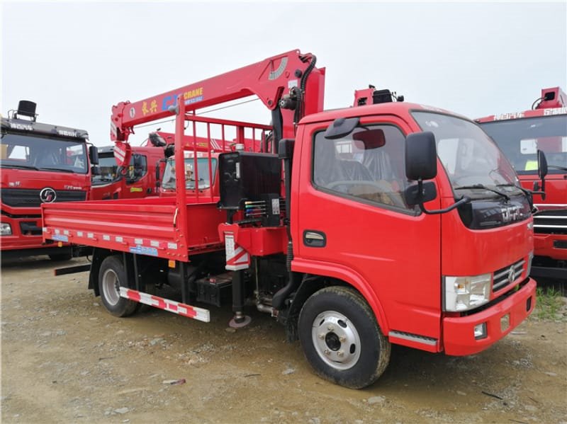 單橋隨車(chē)吊大概一臺(tái)需要多少錢(qián)