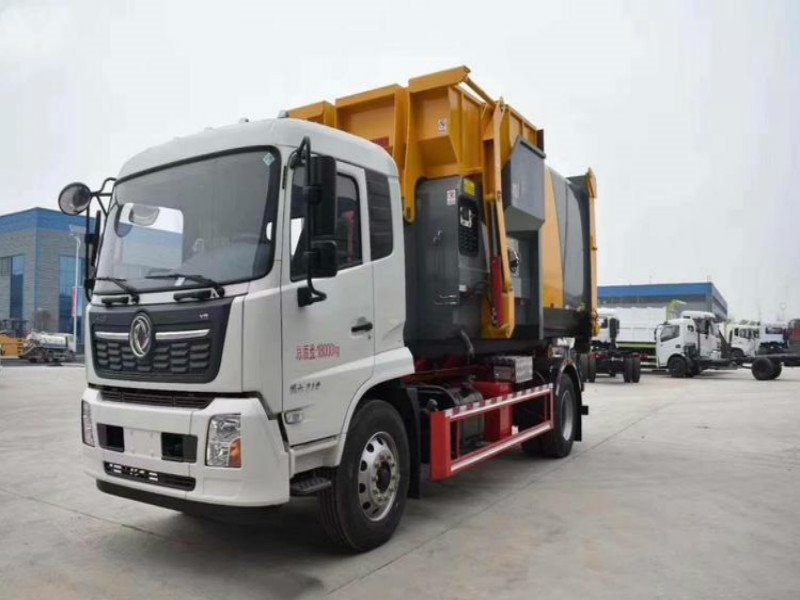 十分強(qiáng)悍的東風(fēng)天錦勾臂垃圾車