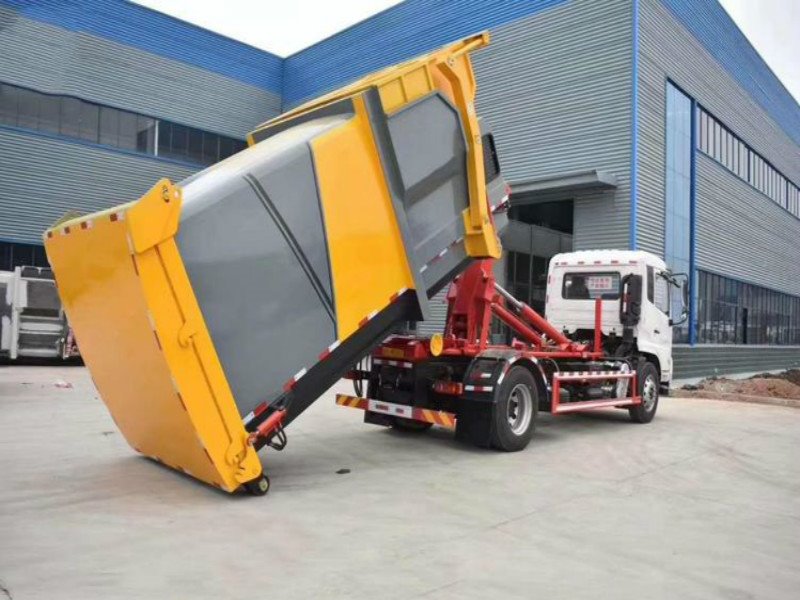 十分強(qiáng)悍的東風(fēng)天錦勾臂垃圾車