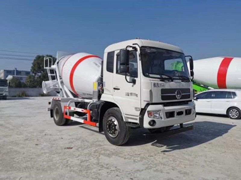 動(dòng)力好性?xún)r(jià)比高的單橋航天萬(wàn)山攪拌車(chē)