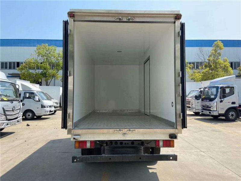 肉鉤專用的國(guó)六冷藏車