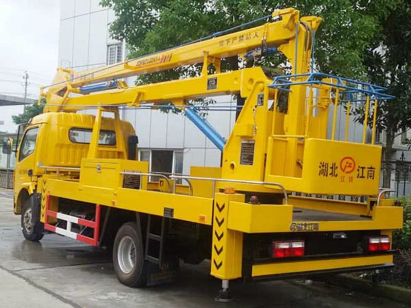 想賺錢(qián)就選東風(fēng)多利卡18米高空作業(yè)車(chē)