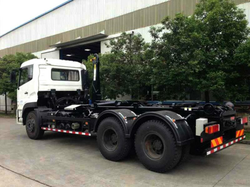 成本低的東風天龍25噸勾臂垃圾車