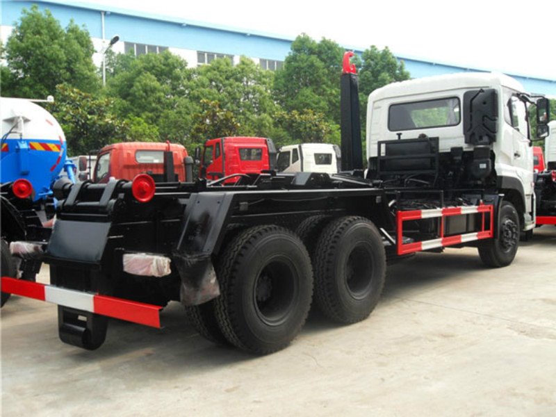 成本低的東風天龍25噸勾臂垃圾車