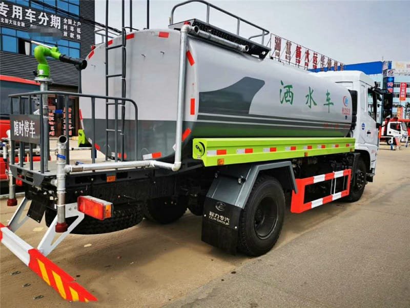 東風(fēng)專底14噸灑水車廠家報價