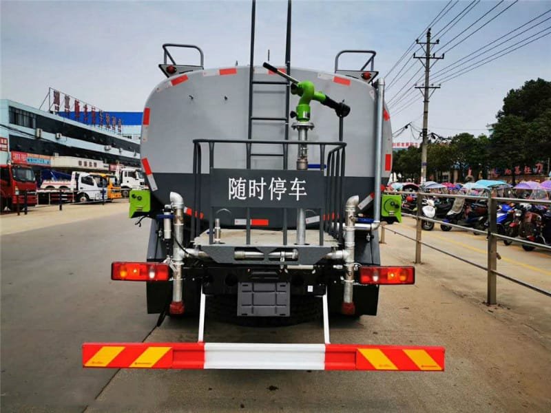 東風(fēng)專底14噸灑水車廠家報價
