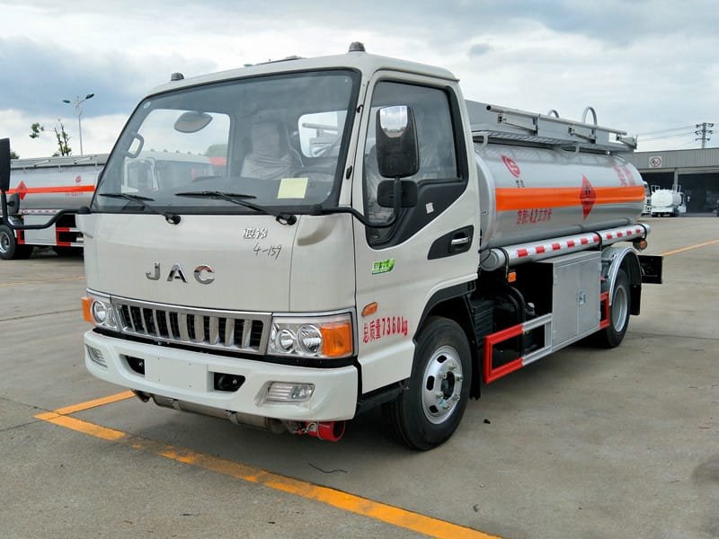 小型油罐車知名廠家 價格實惠
