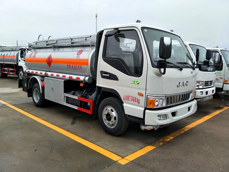 小型油罐車知名廠家 價格實惠
