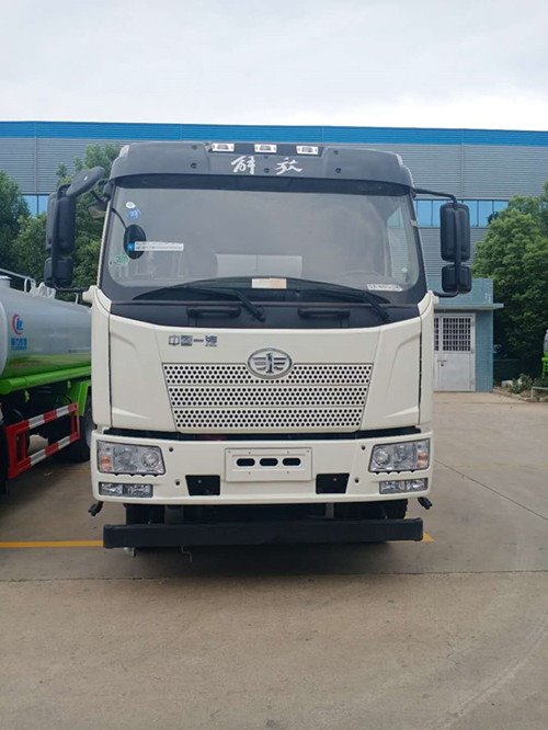 國六解放灑水車