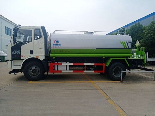 國六解放灑水車