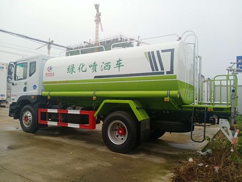 多利卡噴霧灑水車