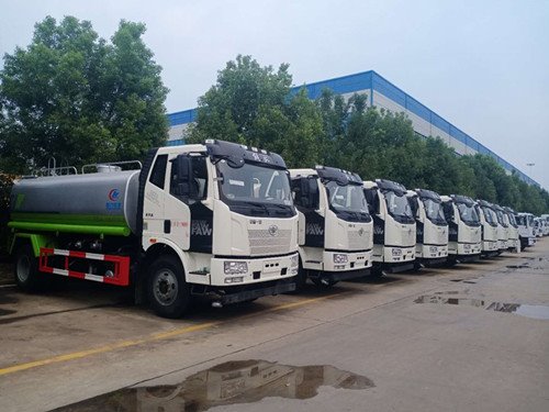 一汽多功能灑水車