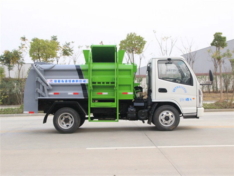 藍(lán)牌餐廚垃圾車哪家強(qiáng) 程力環(huán)衛(wèi)垃圾車廠家
