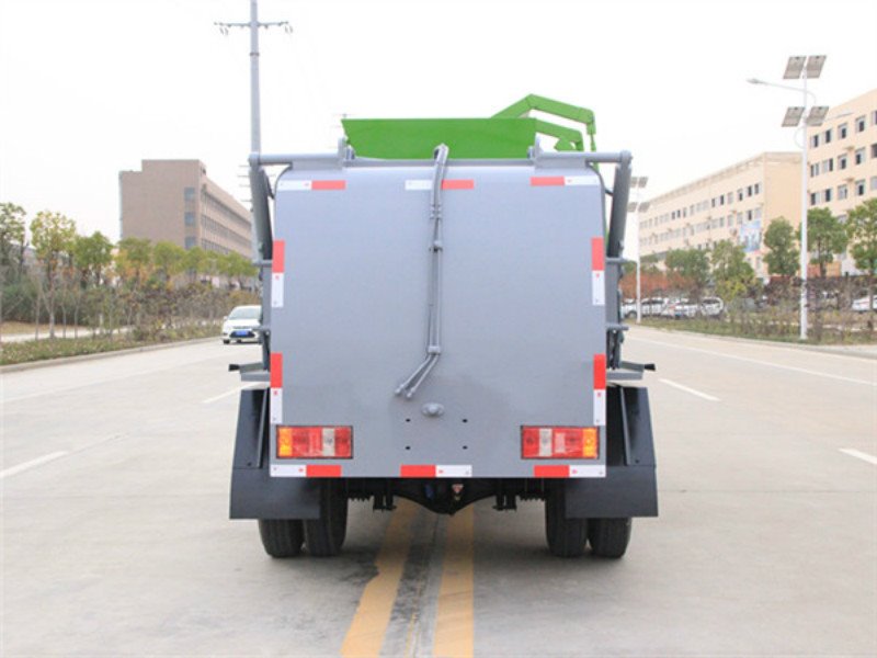 藍(lán)牌餐廚垃圾車哪家強(qiáng) 程力環(huán)衛(wèi)垃圾車廠家