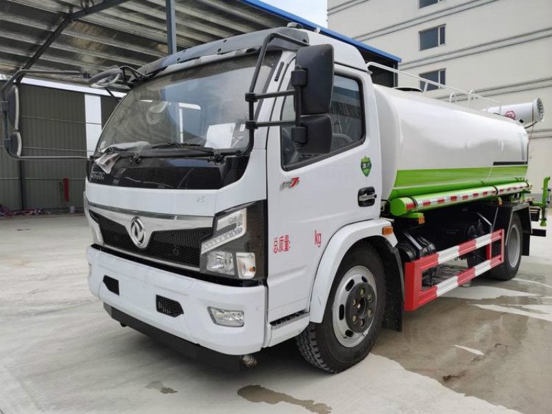 哪一種灑水車適合小區(qū)園林綠化呢