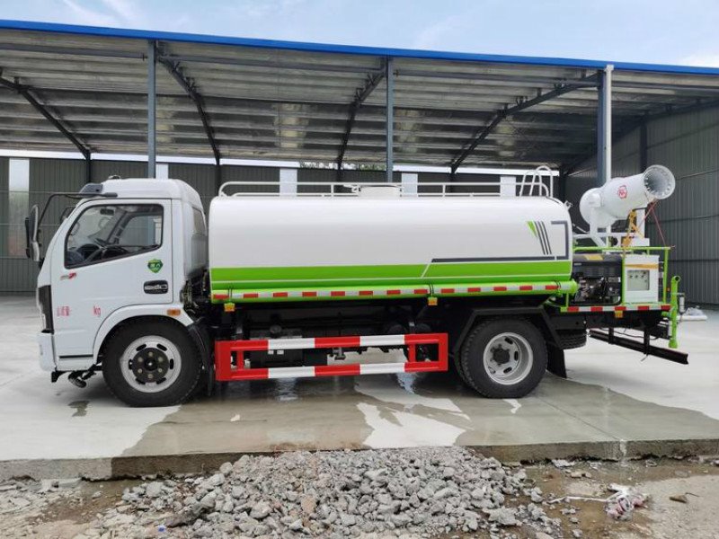 哪一種灑水車適合小區(qū)園林綠化呢