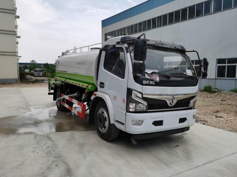 哪一種灑水車適合小區(qū)園林綠化呢