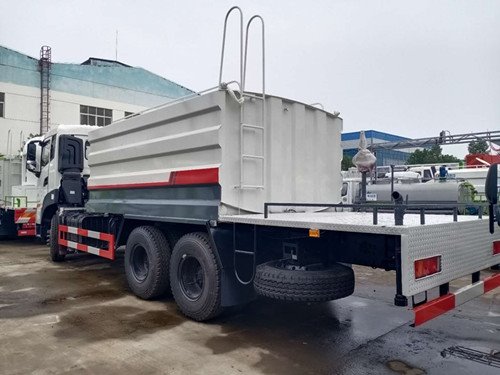 天龍后四橋噴霧灑水車
