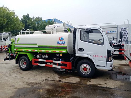 東風(fēng)多利卡5噸綠化灑水車