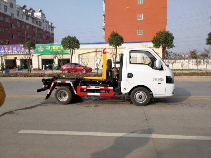 程力國(guó)六3方東風(fēng)途逸勾臂垃圾車