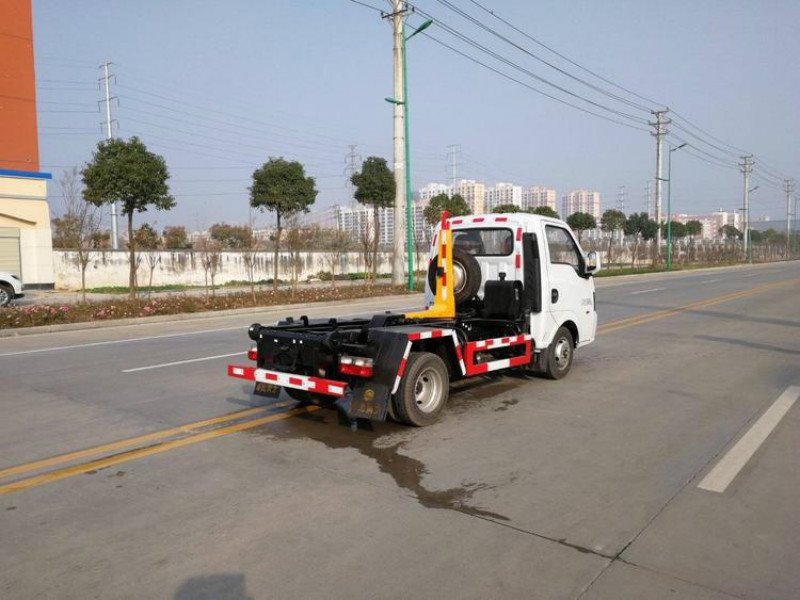 程力國(guó)六3方東風(fēng)途逸勾臂垃圾車