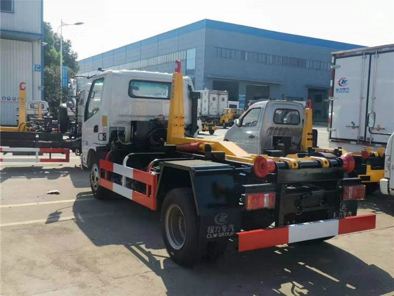 凱馬4方勾臂垃圾車國慶大放價(jià)