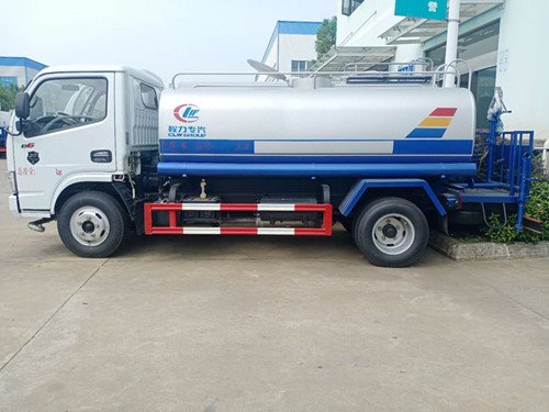 5噸藍(lán)牌多利卡綠化灑水車