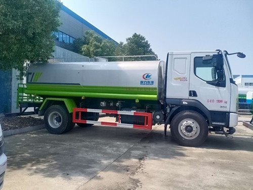 柳汽L3國(guó)六灑水車底盤配