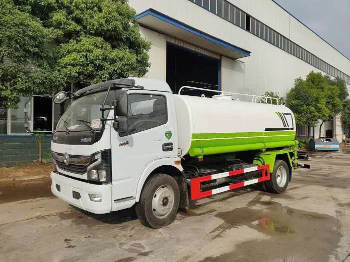 國(guó)六東風(fēng)凱特普綠色灑水車