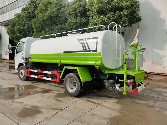國(guó)六東風(fēng)凱特普綠色灑水車