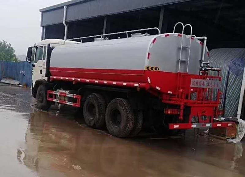 重汽后雙橋多功能抑塵車