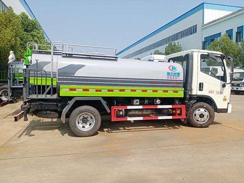 東風(fēng)福田噴霧灑水車