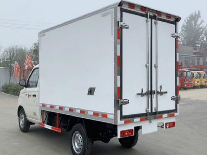 價格與質量并重的程力冷藏車
