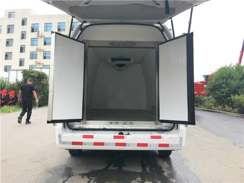 不同國六車型的面包型冷藏車價位
