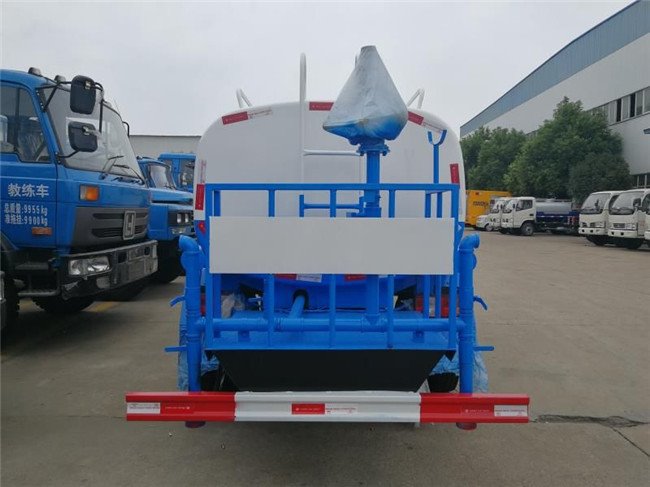 福田時(shí)代5噸灑水車