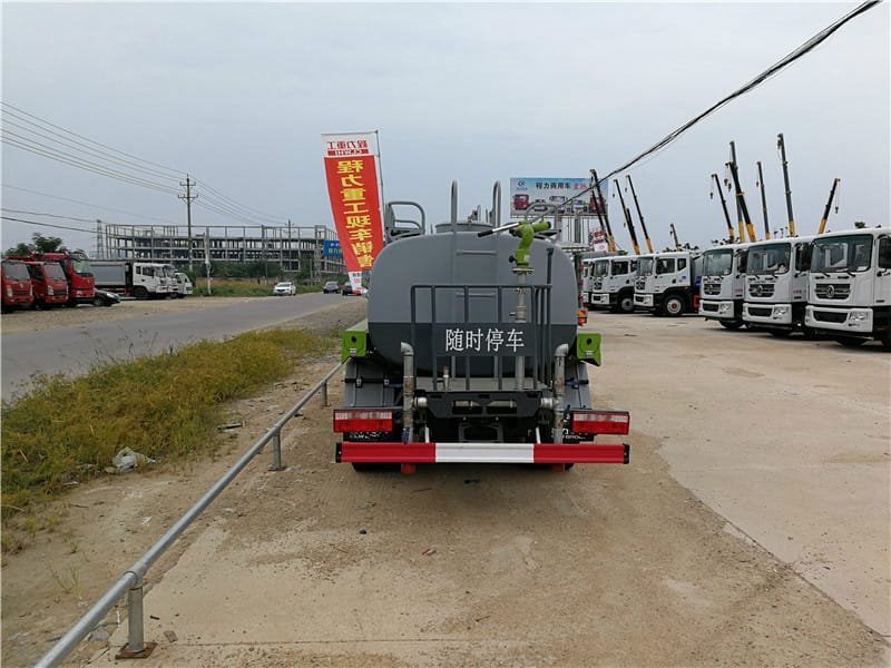 程力灑水車行車中應該如何掛檔