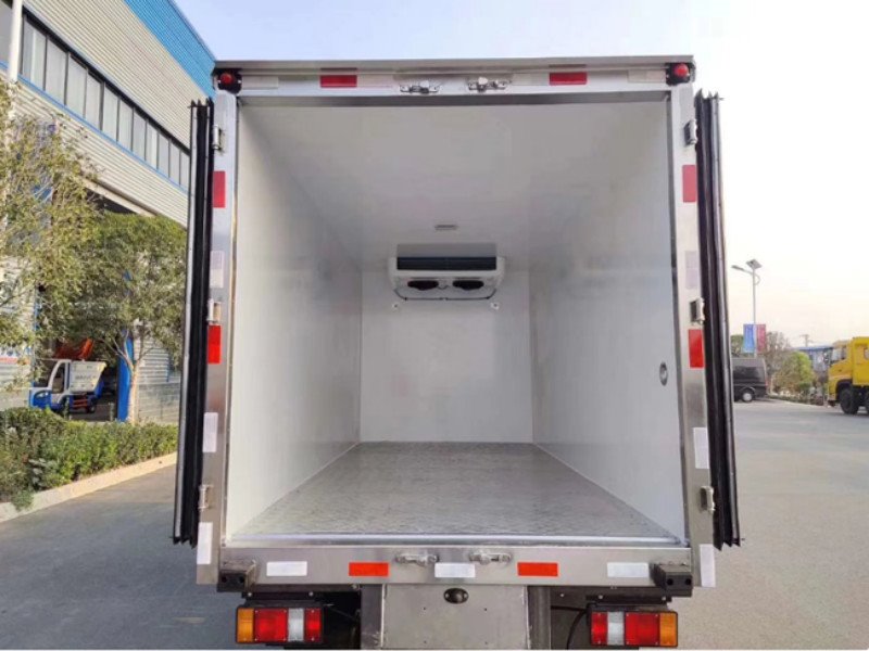 程力冷藏車要怎么放置貨物才能達(dá)到上好的冷藏效果