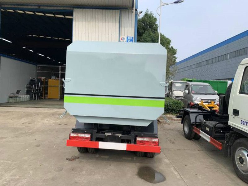 國六江準掛桶式壓縮垃圾車10月優(yōu)惠價格上線