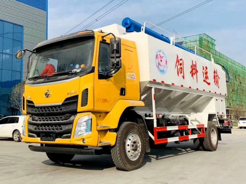 東風(fēng)柳汽28方飼料運(yùn)輸車廠家直銷