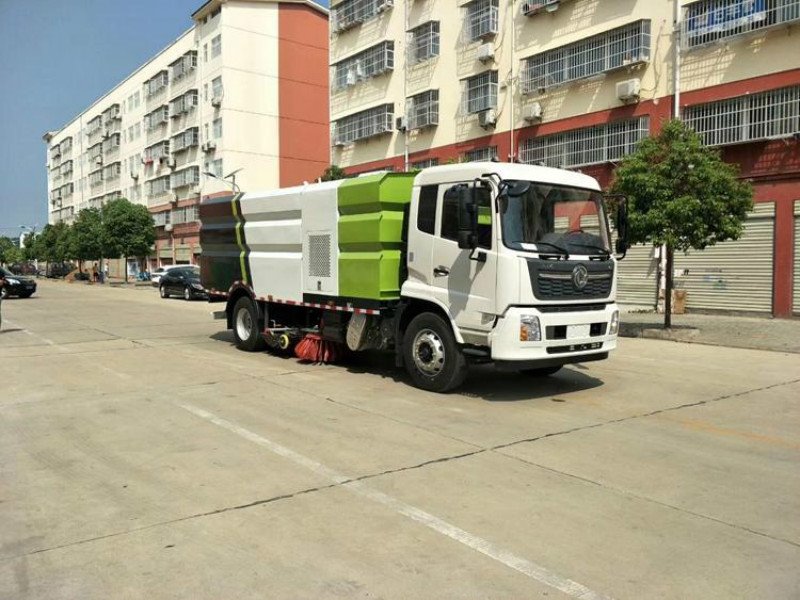 道路清掃車的工作原理及保養(yǎng)技巧