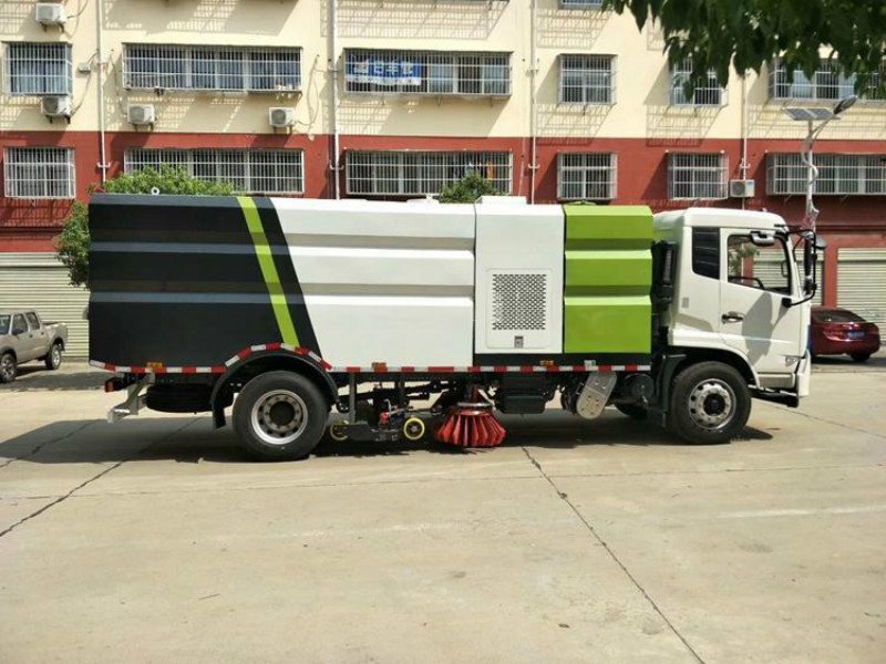 道路清掃車的工作原理及保養(yǎng)技巧