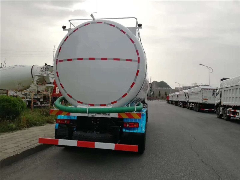 散裝水泥罐車規(guī)格決定價格