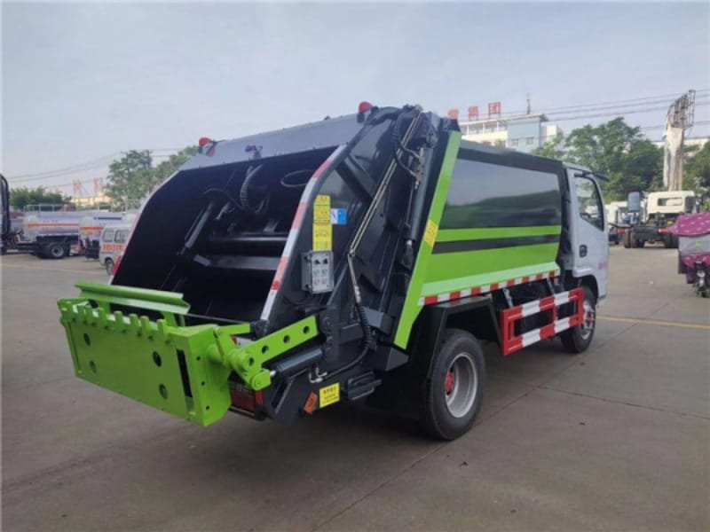 國(guó)六東風(fēng)小多利卡4方壓縮垃圾車(chē)